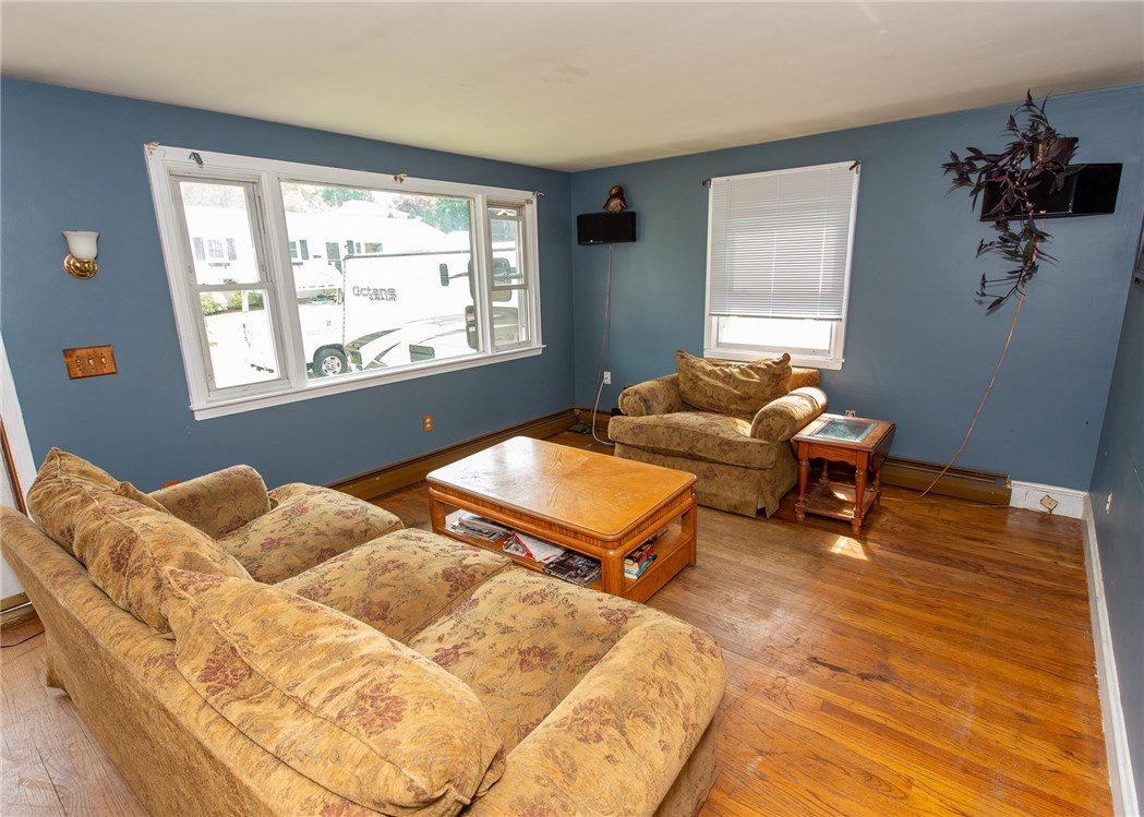 50 East Beardsworth Road Tiverton, RI 02878 - Photo 8 of 16
