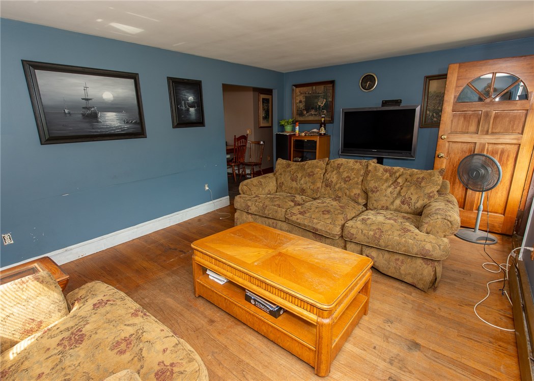 50 East Beardsworth Road Tiverton, RI 02878 - Photo 9 of 16