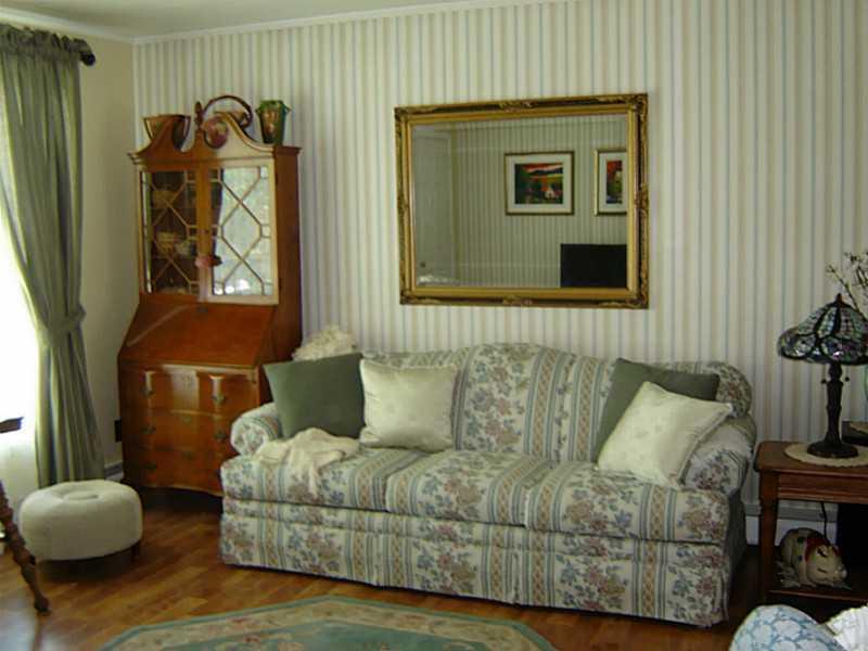 397 Frenchville Road Fort Kent, ME 04743 - Photo 12 of 33 Living Room.