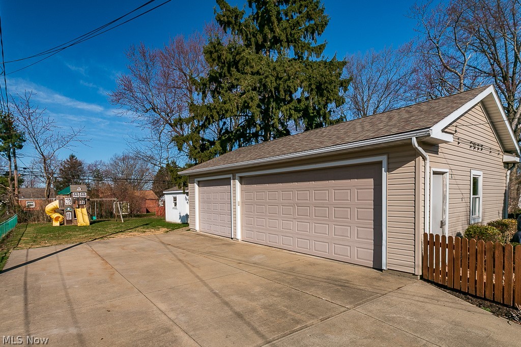 1272 Belrose Road Cleveland, OH 44124 - Photo 30 of 32