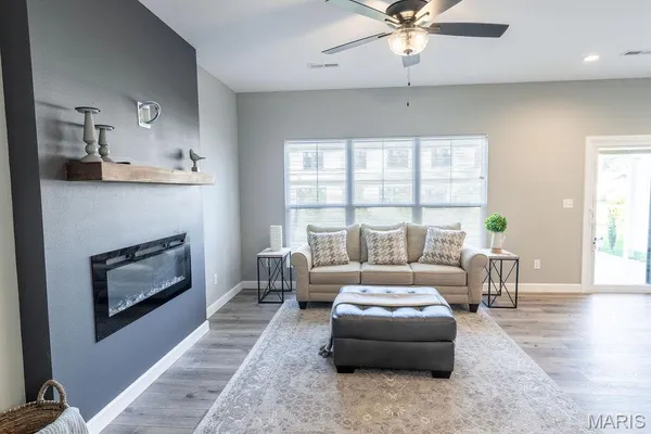 $2,100 | 101 Copper Oaks Court, Unit B, Mascoutah, IL 62258