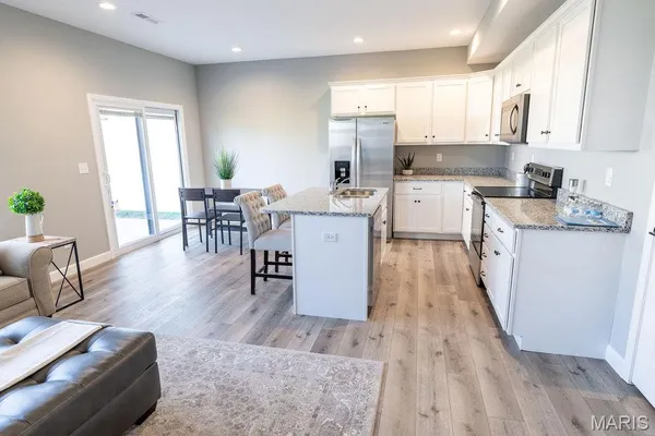 $2,100 | 101 Copper Oaks Court, Unit B, Mascoutah, IL 62258
