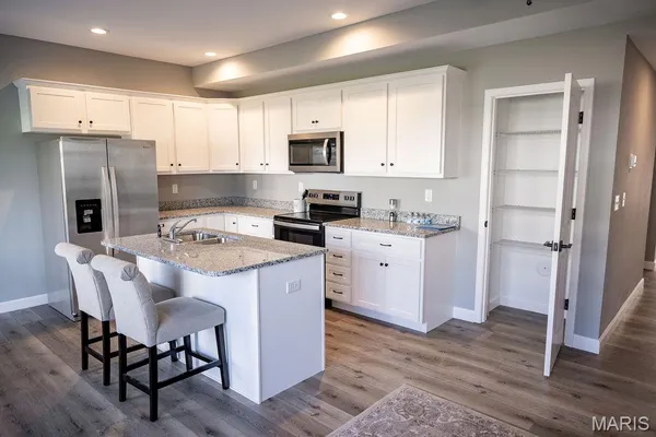 $2,100 | 101 Copper Oaks Court, Unit B, Mascoutah, IL 62258