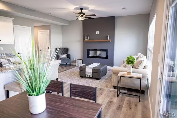 $2,100 | 101 Copper Oaks Court, Unit B, Mascoutah, IL 62258