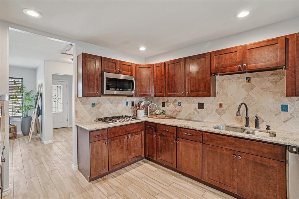 718 County Road 232 Collinsville, TX 76233 - Photo 12 of 35