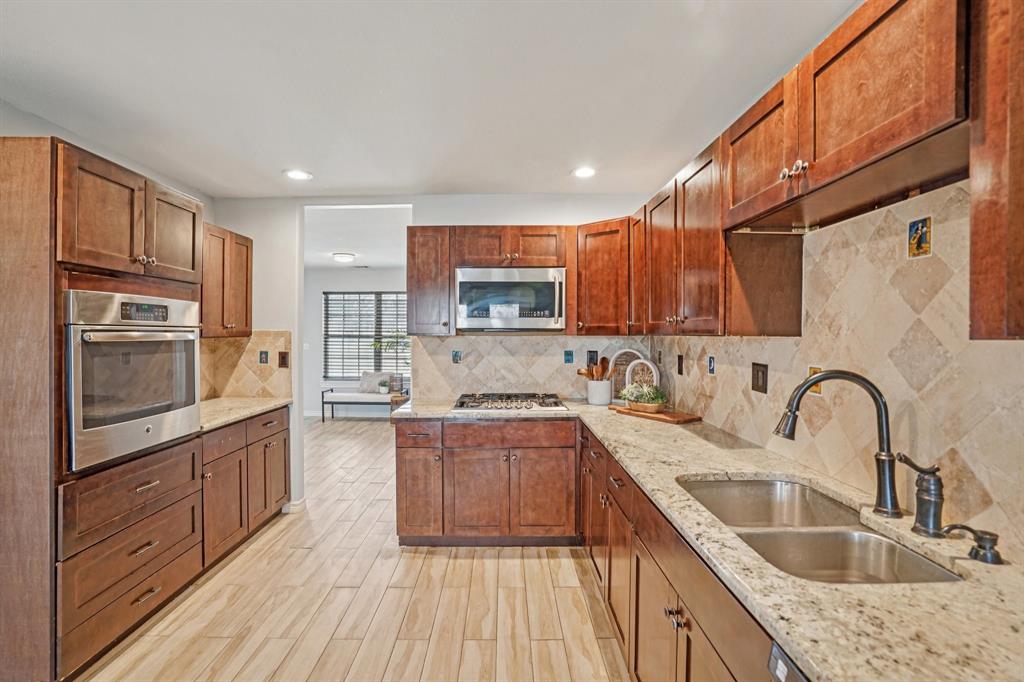 718 County Road 232 Collinsville, TX 76233 - Photo 13 of 35