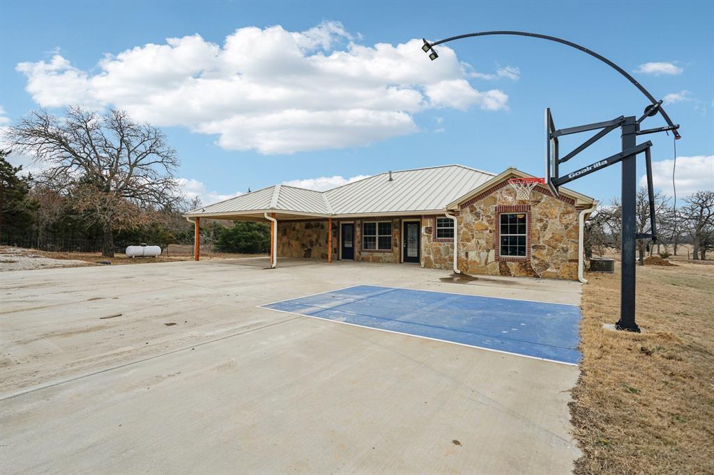 718 County Road 232 Collinsville, TX 76233 - Photo 2 of 35