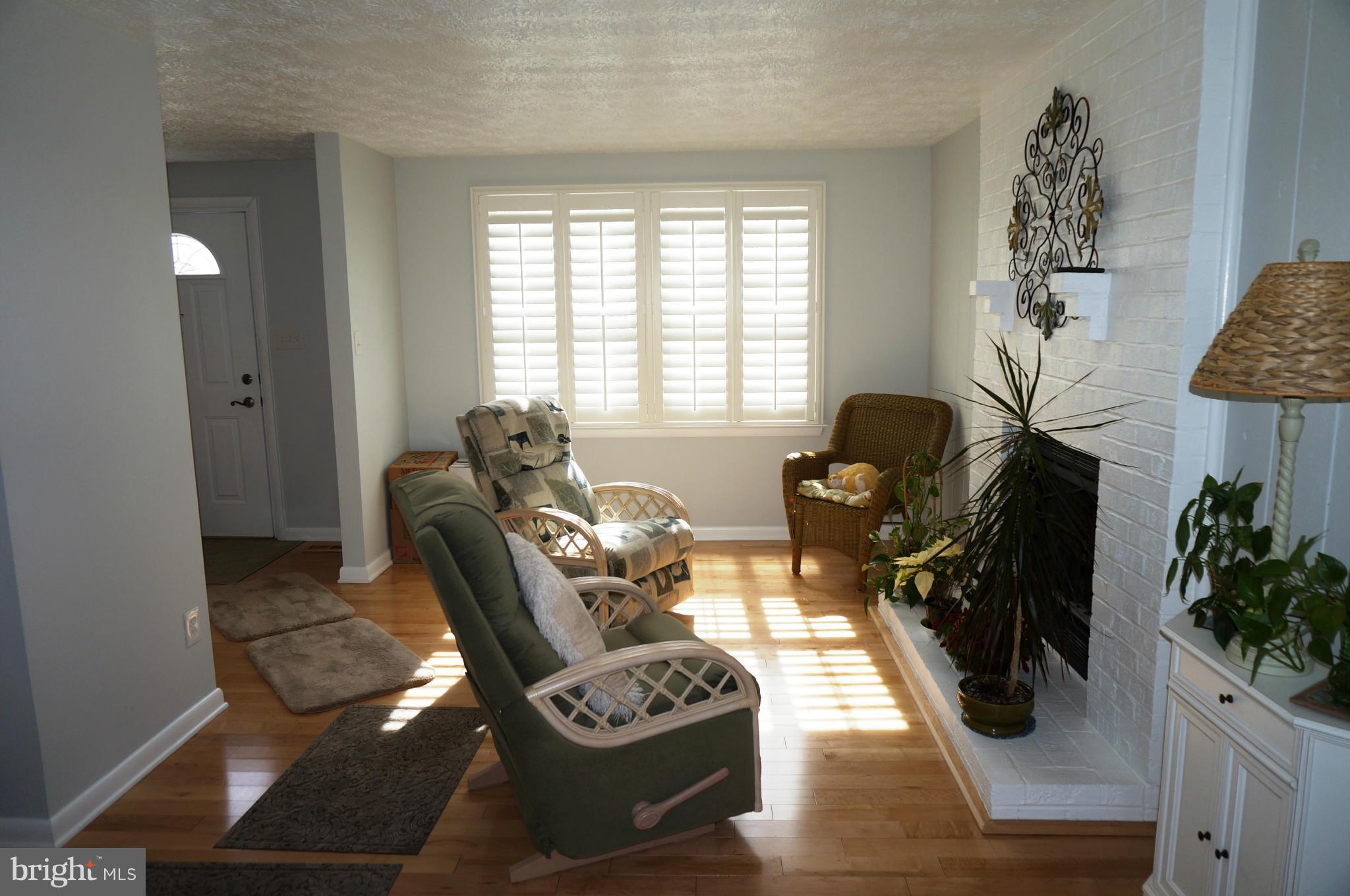 8 Bushwood Road Baltimore, MD 21234 - Photo 7 of 15 Living Room