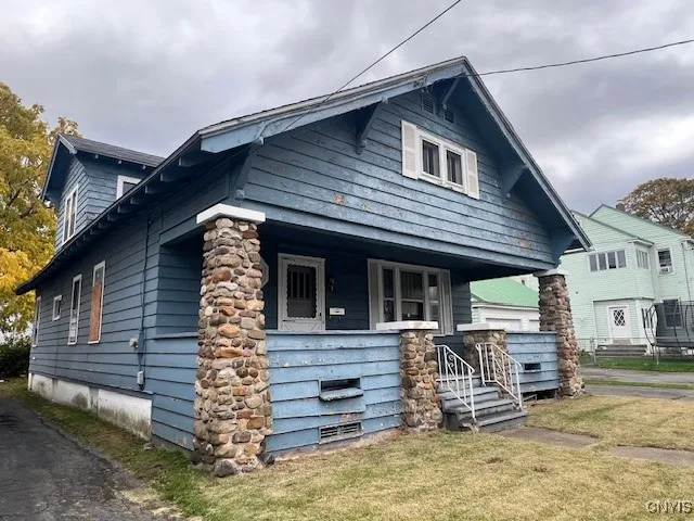 $126,000 | 102 Dryden Avenue, Utica, NY 13502