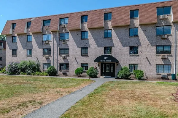 $269,900 | 119 Grove Street, Unit 234, Rockland, MA 02370
