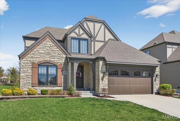 $990,000 | 14702 Schoettler Grove Court, Chesterfield, MO 63017