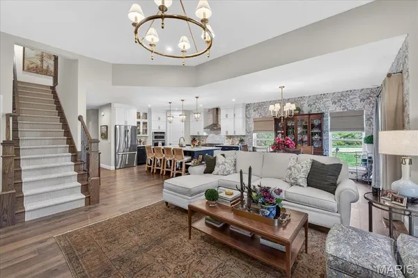 $990,000 | 14702 Schoettler Grove Court, Chesterfield, MO 63017