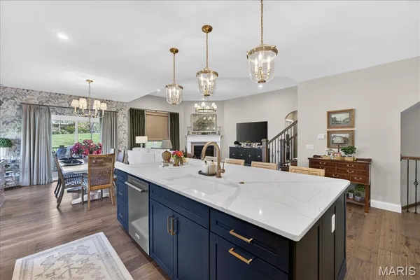 $990,000 | 14702 Schoettler Grove Court, Chesterfield, MO 63017