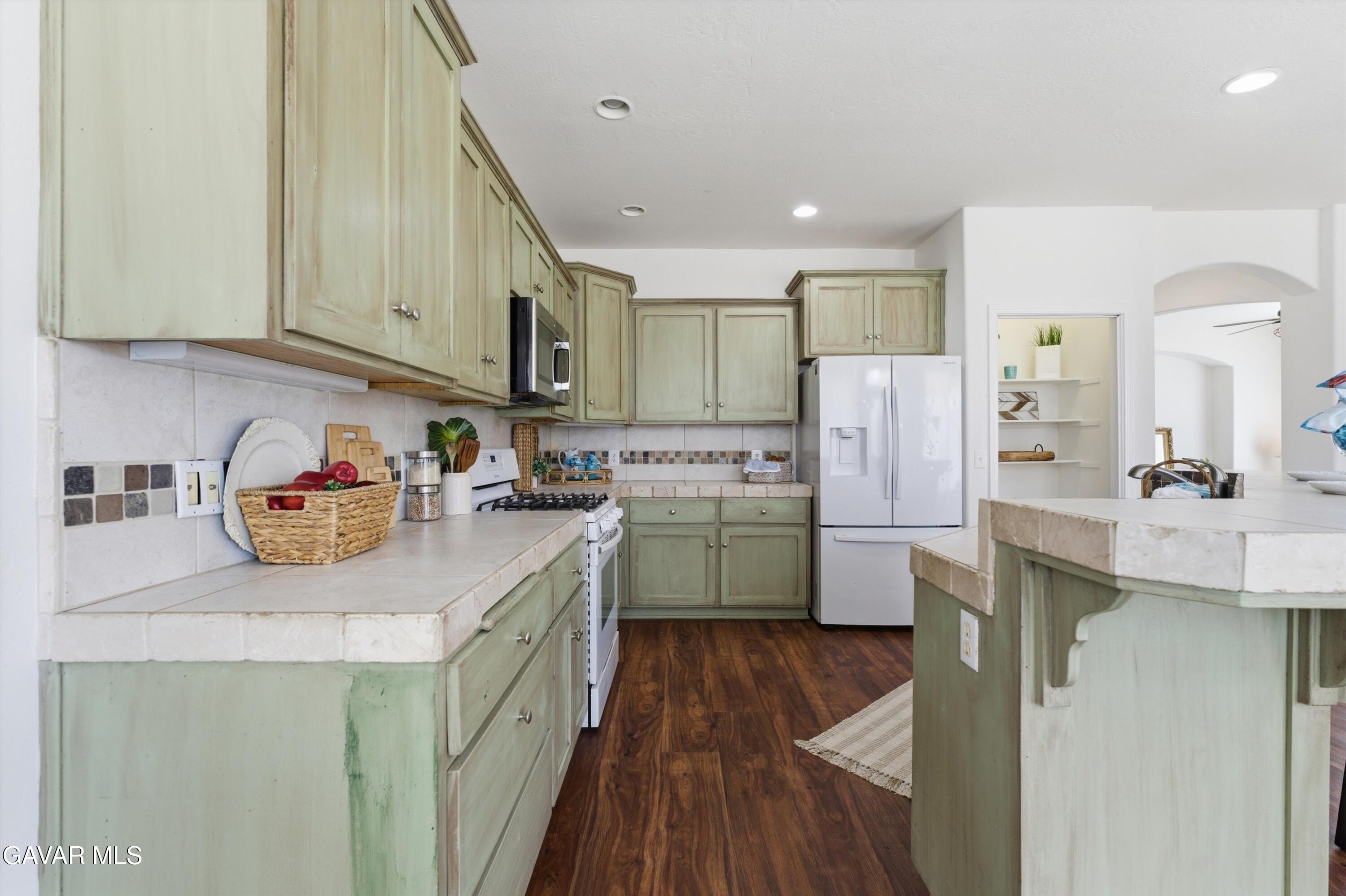 20450 Clubview Court Tehachapi, CA 93561 - Photo 12 of 37 16-JYP04027