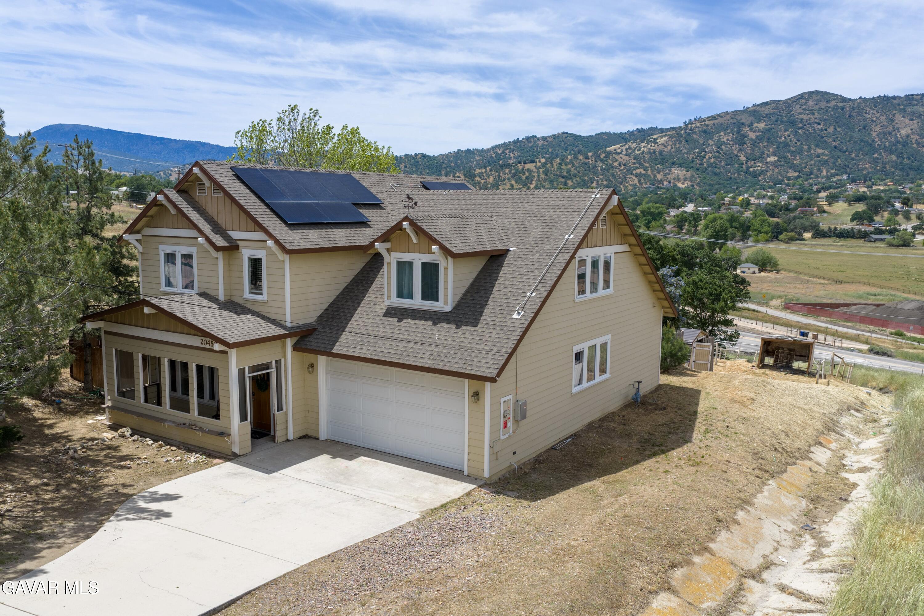 20450 Clubview Court Tehachapi, CA 93561 - Photo 2 of 37 02-DJI_20260502125306_0268_D-HDR-Edit
