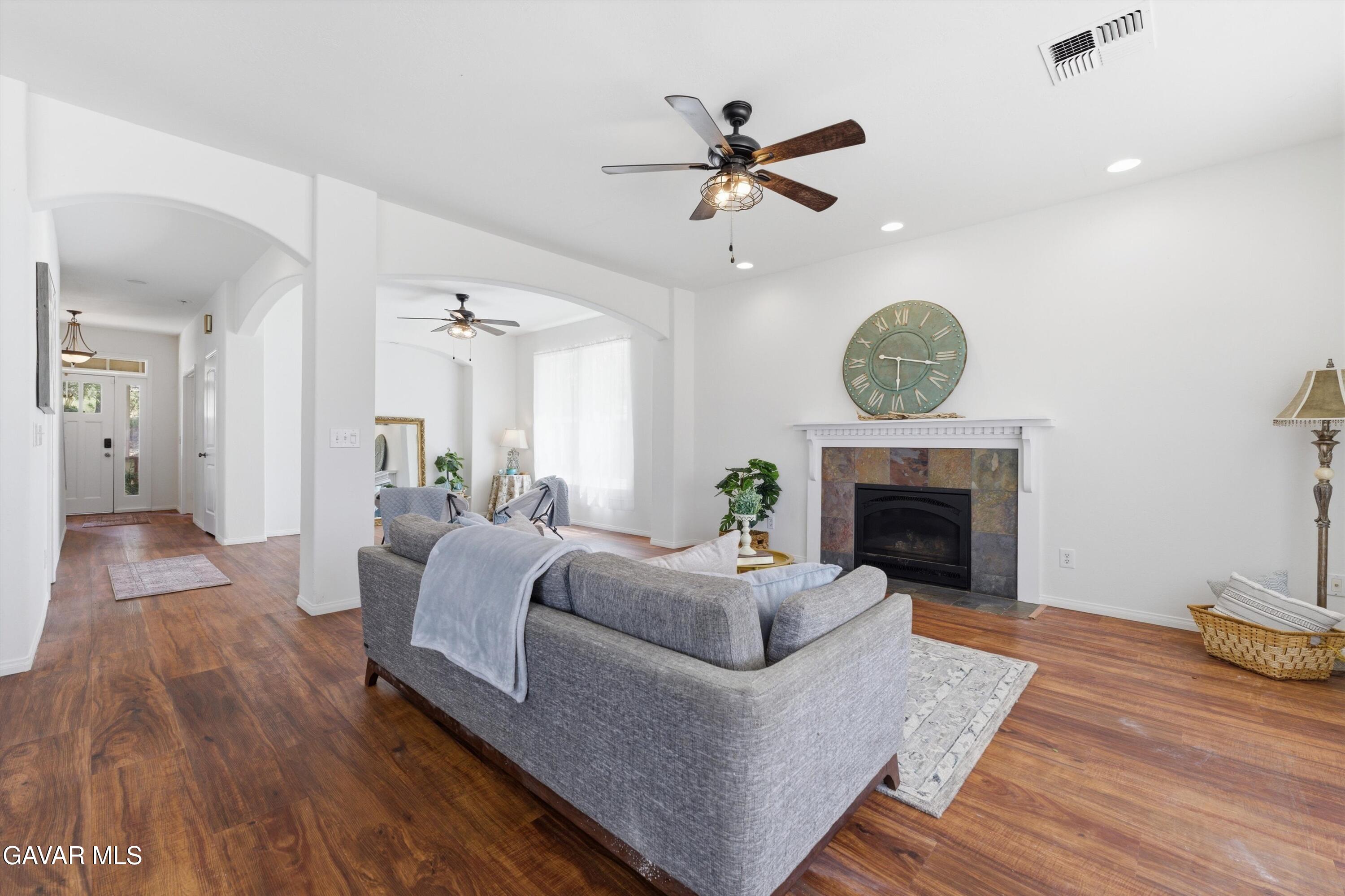 20450 Clubview Court Tehachapi, CA 93561 - Photo 6 of 37 08-JYP04018