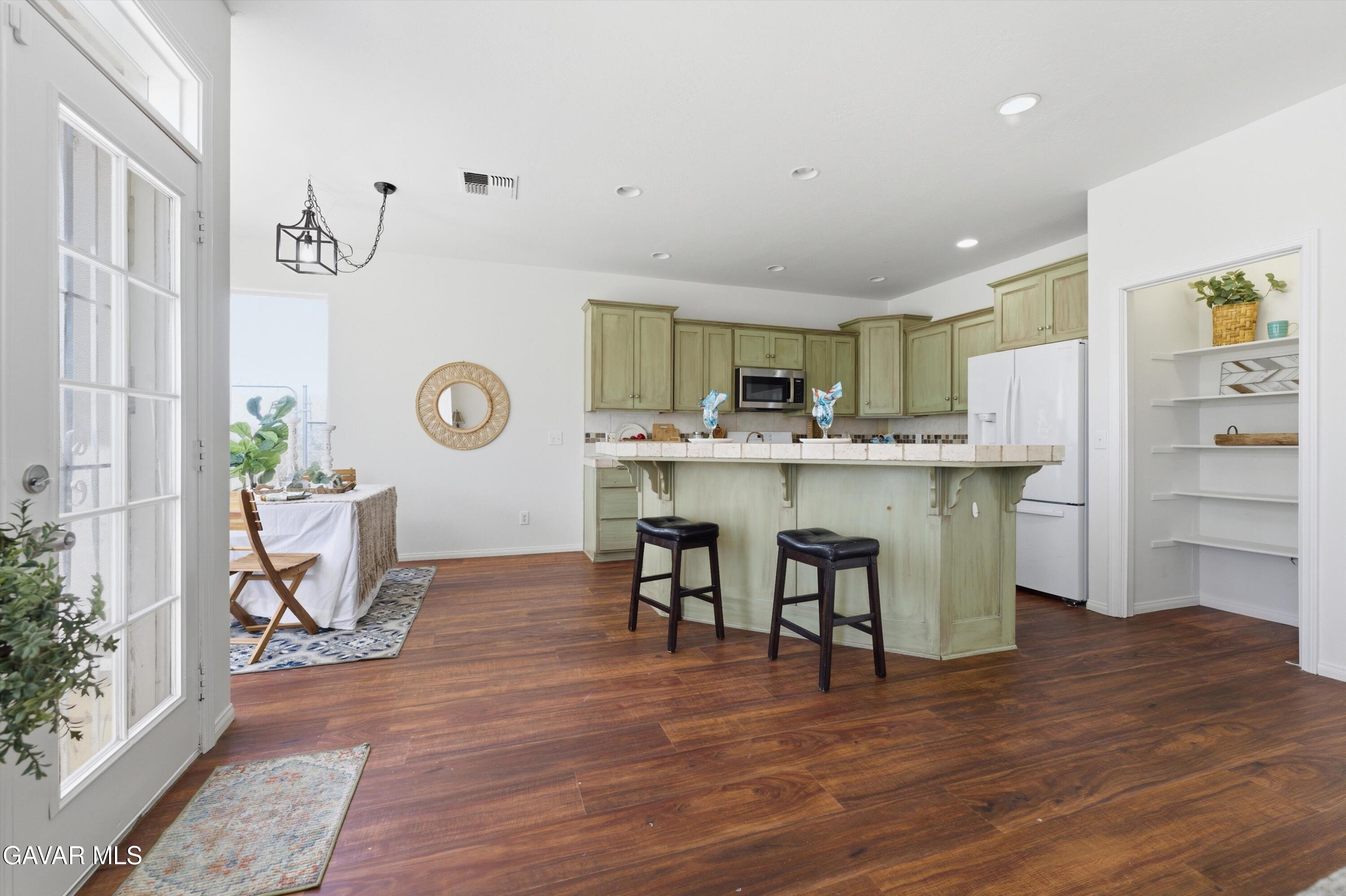 20450 Clubview Court Tehachapi, CA 93561 - Photo 9 of 37 11-JYP04021