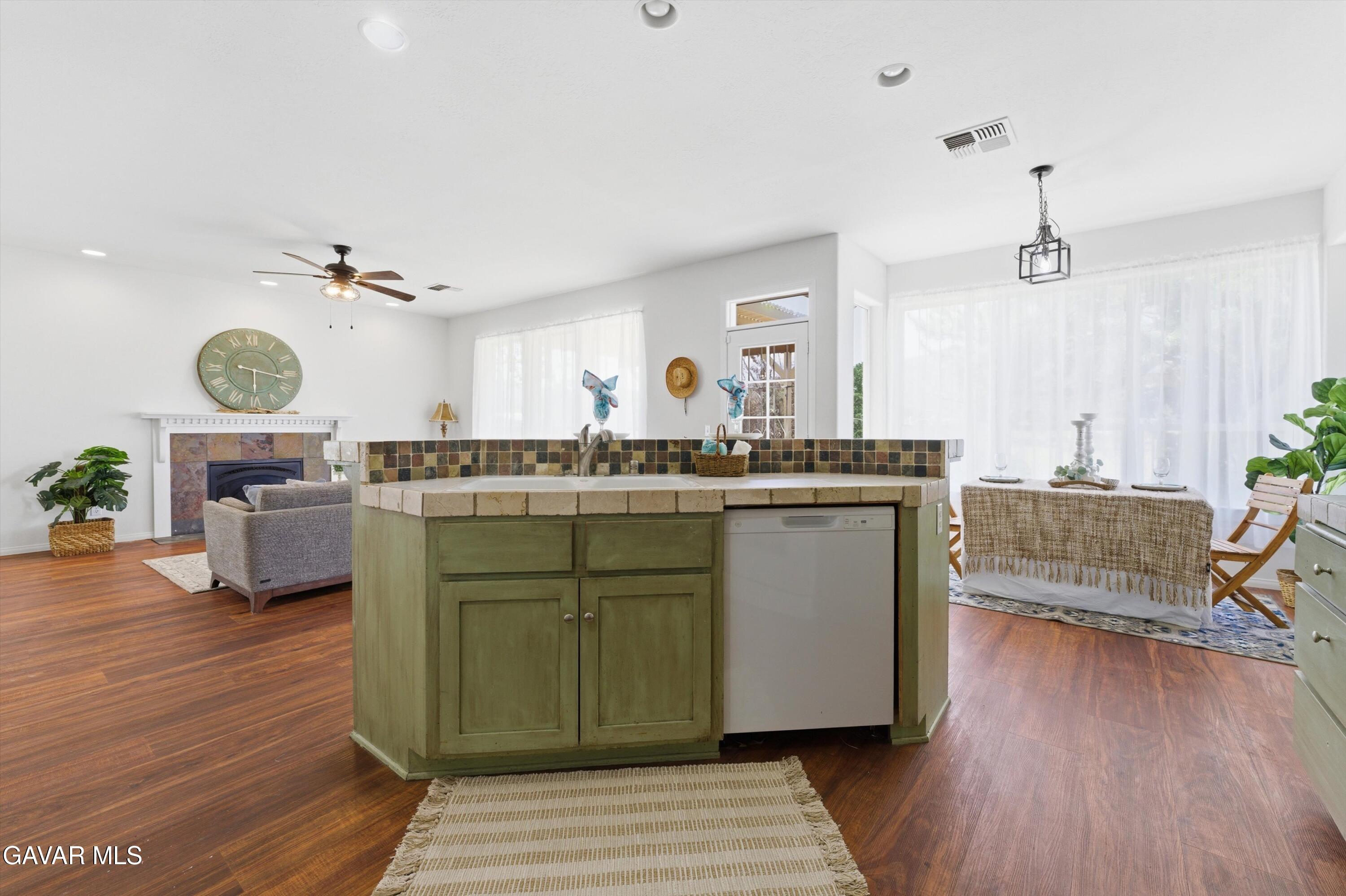 20450 Clubview Court Tehachapi, CA 93561 - Photo 10 of 37 12-JYP04030