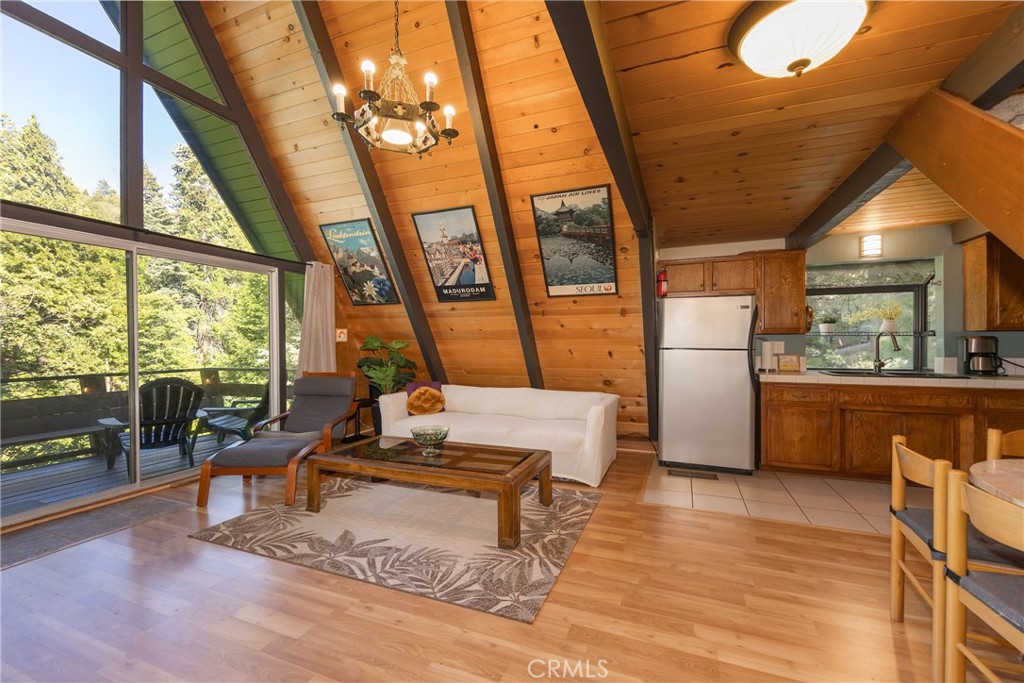 271 Fremont Road Lake Arrowhead, CA 92352 - Photo 7 of 34