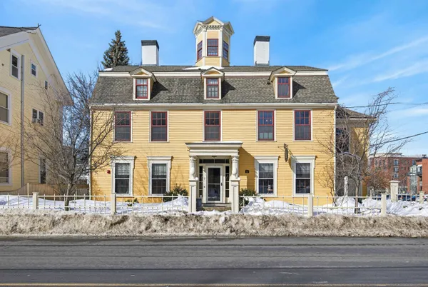 $4,950 | 7 Islington Street, Unit R1, Portsmouth, NH 03801