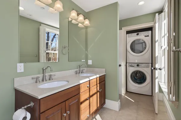 $4,950 | 7 Islington Street, Unit R1, Portsmouth, NH 03801