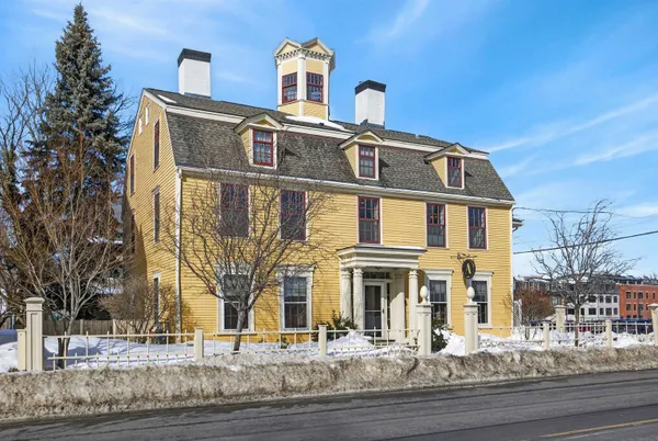 $4,950 | 7 Islington Street, Unit R1, Portsmouth, NH 03801