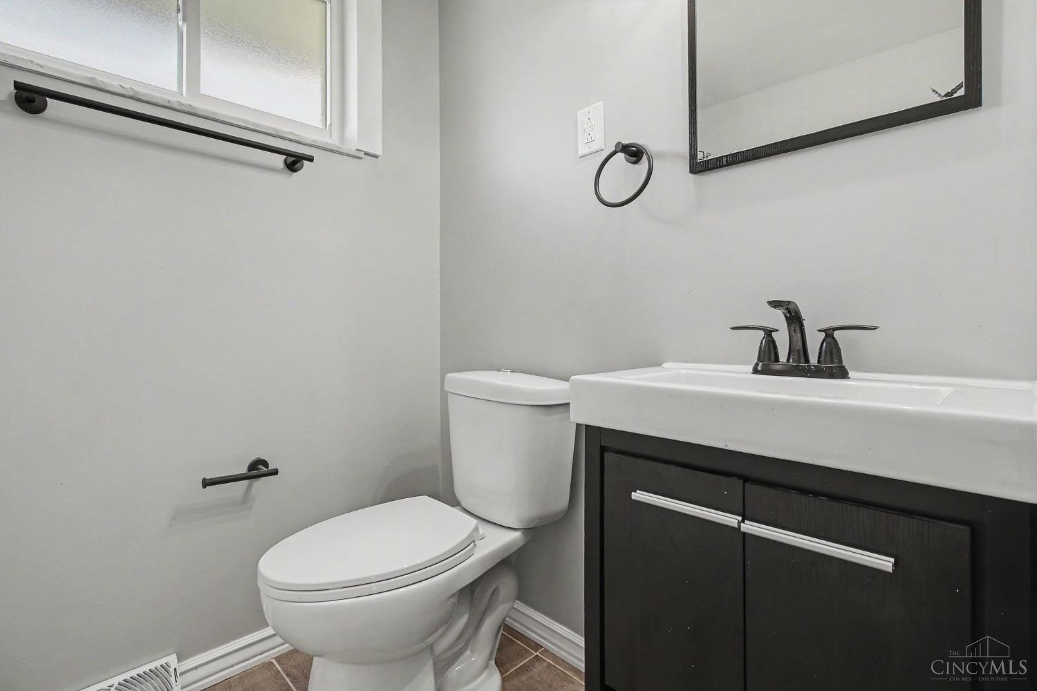 6004 Snyder Road Cincinnati, OH 45247 - Photo 18 of 35