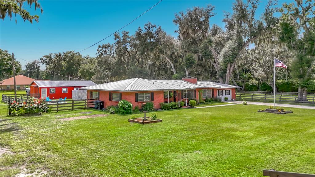 1644 West Socrum Loop Road Lakeland, FL 33810 - Photo 4 of 98 Gallery Image 4