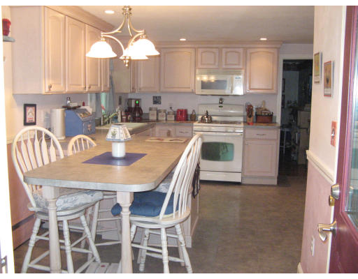 1 Ravenwood Road Peabody, MA 01960 - Photo 2 of 4 Gallery Image 2