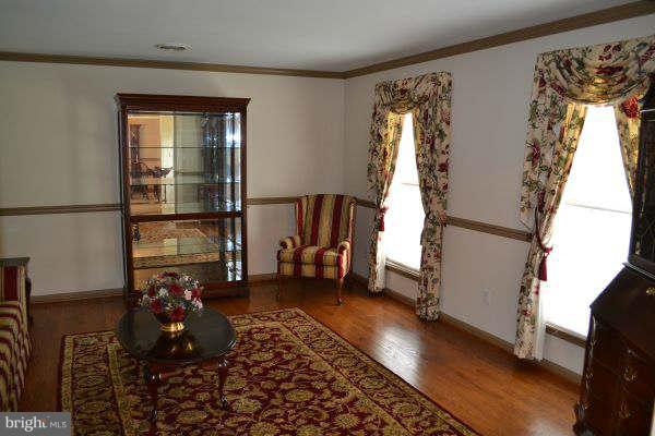16016 Falling Run Road Williamsport, MD 21795 - Photo 5 of 29 Living Room