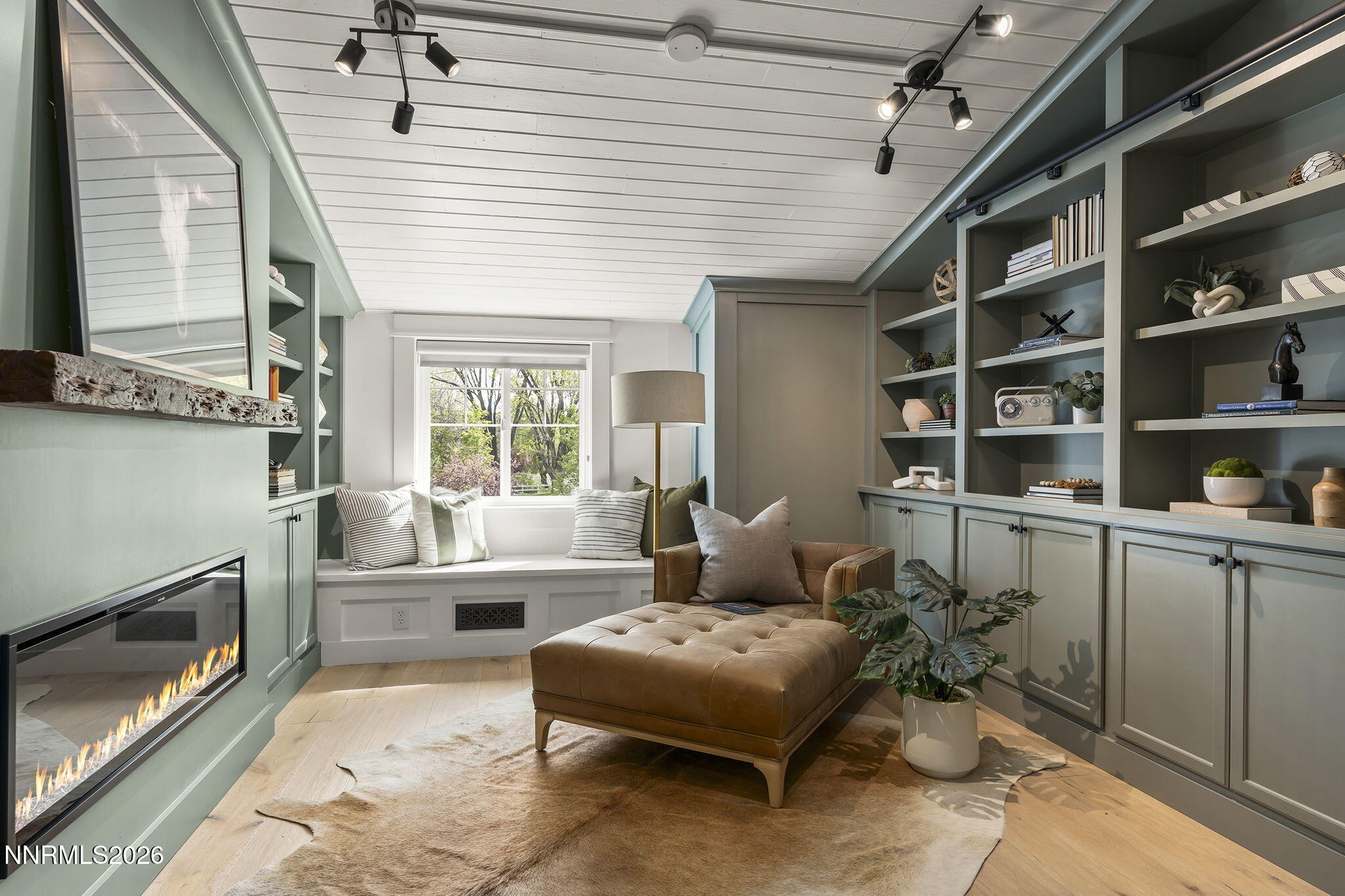 945 Monte Vista Drive Reno, NV 89511 - Photo 36 of 93 Library