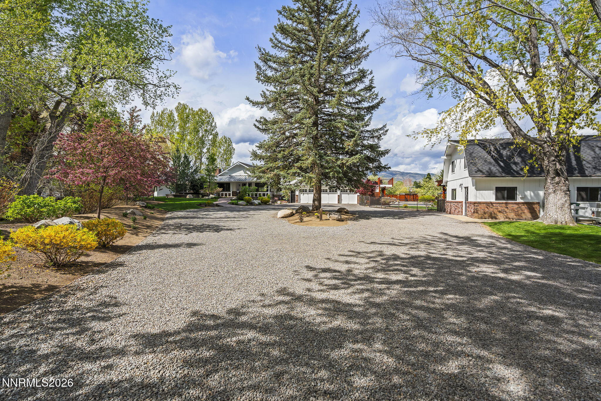 945 Monte Vista Drive Reno, NV 89511 - Photo 54 of 93 Driveway
