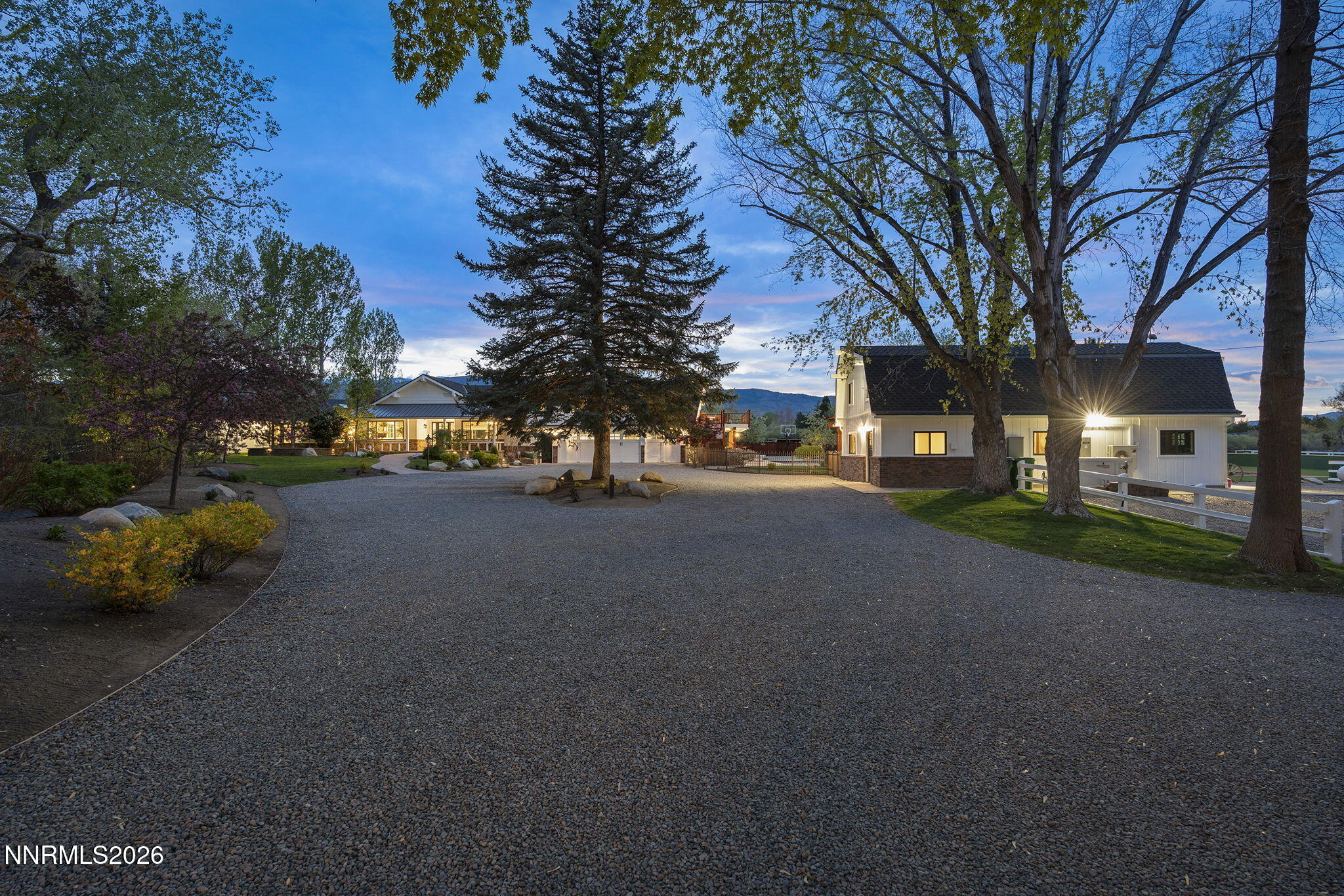 945 Monte Vista Drive Reno, NV 89511 - Photo 89 of 93 Driveway