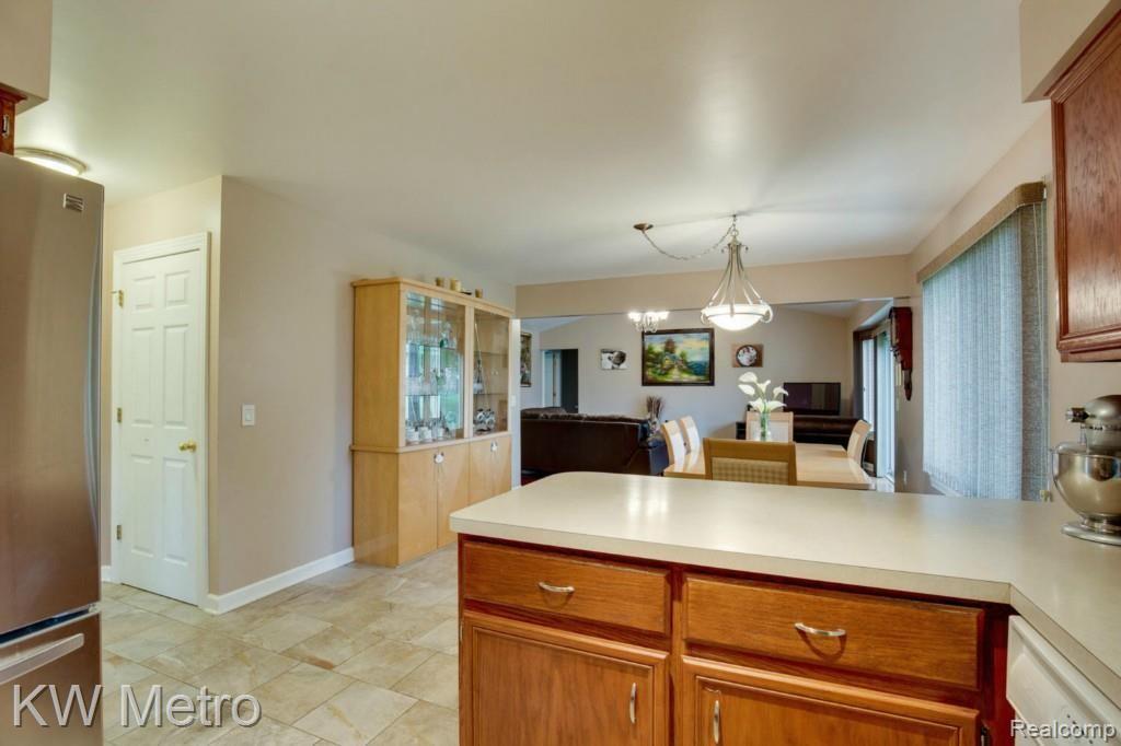 2800 York Road Rochester, MI 48309 - Photo 10 of 26 2800 York Rd Rochester Hills-large-010-Kitchen-1500x1000-72dpi.jpg