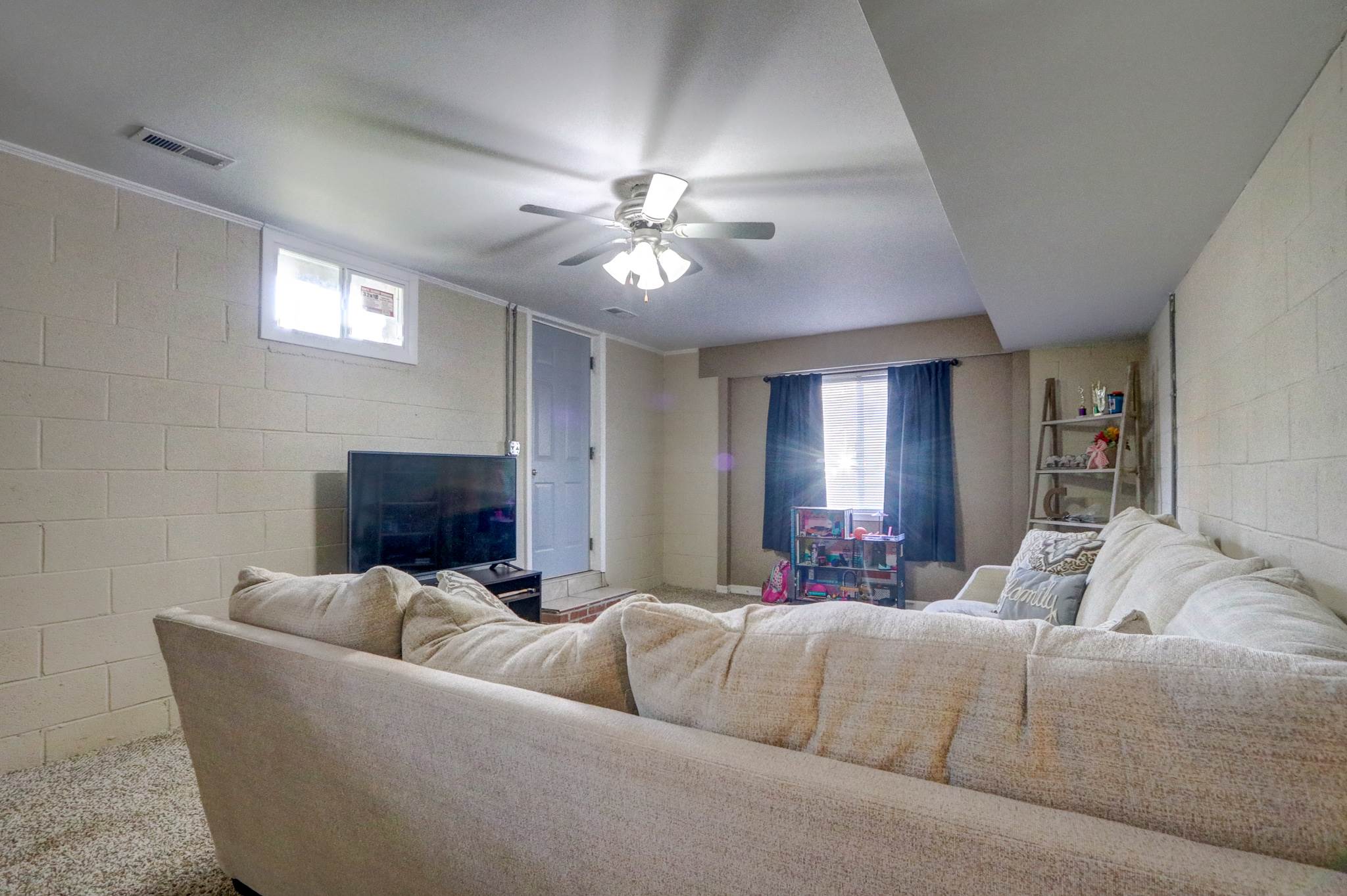 1688 Hills Road Newburgh, IN 47630 - Photo 10 of 33 Gallery Image 10