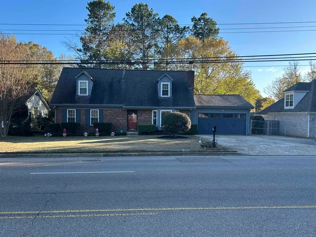 a view of a house with a outdoor space