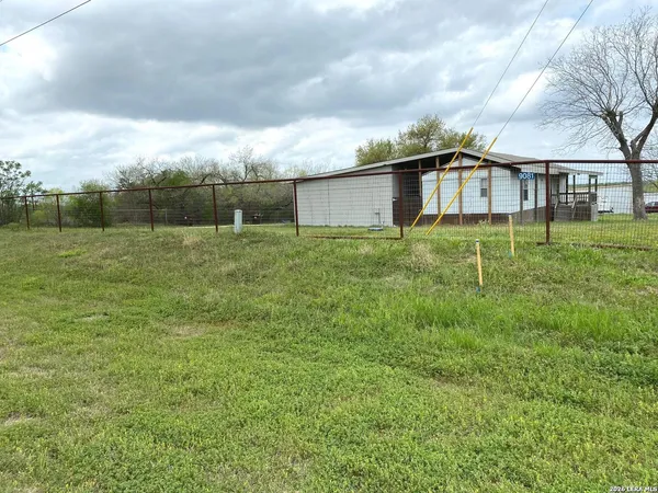 $1,600 | 9075 Loop 1604, Elmendorf, TX 78112