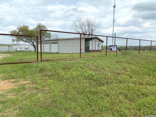 $1,600 | 9075 Loop 1604, Elmendorf, TX 78112