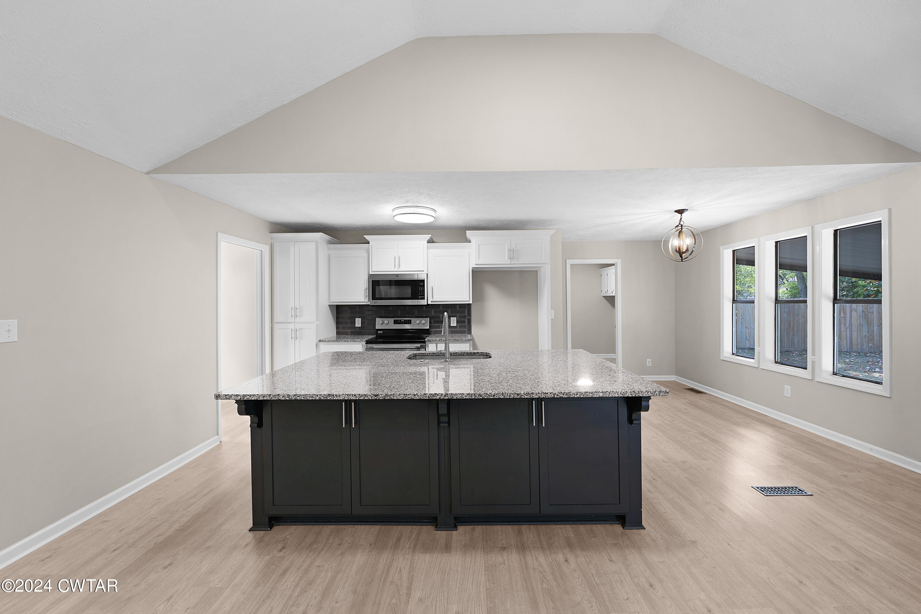 117 Ridgeoak Place Jackson, TN 38305 - Photo 6 of 20 a kitchen with stainless steel appliances granite countertop a sink and cabinets