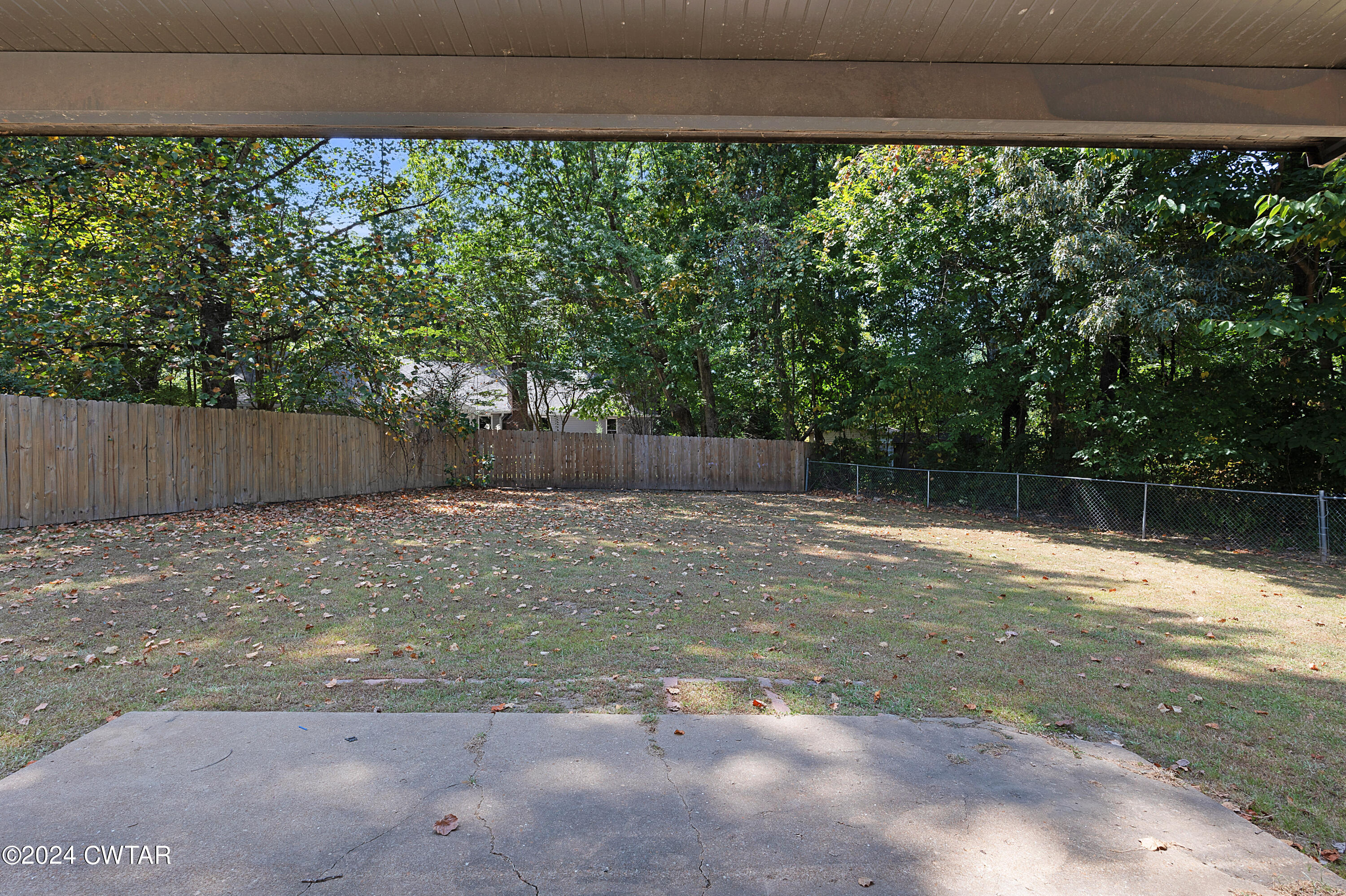 117 Ridgeoak Place Jackson, TN 38305 - Photo 10 of 20 a backyard of a house with lots of green space