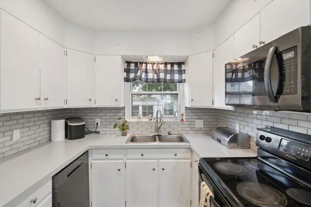 $190,000 | 739 Beverly Park Place, Jackson, MI 49203