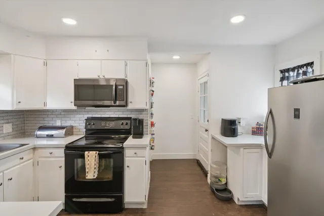 $190,000 | 739 Beverly Park Place, Jackson, MI 49203