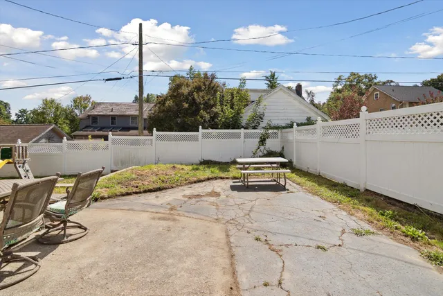 $190,000 | 739 Beverly Park Place, Jackson, MI 49203