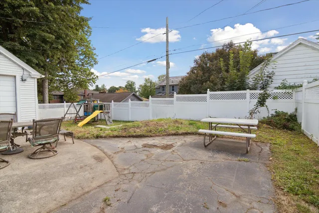 $190,000 | 739 Beverly Park Place, Jackson, MI 49203