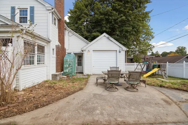 $190,000 | 739 Beverly Park Place, Jackson, MI 49203