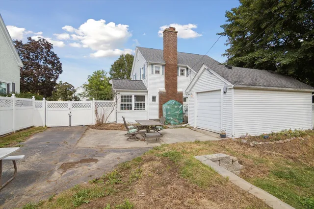 $190,000 | 739 Beverly Park Place, Jackson, MI 49203