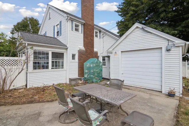 $190,000 | 739 Beverly Park Place, Jackson, MI 49203