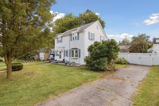 $190,000 | 739 Beverly Park Place, Jackson, MI 49203