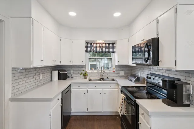 $190,000 | 739 Beverly Park Place, Jackson, MI 49203