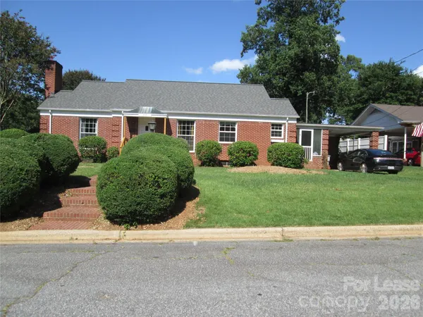 $2,000 | 515 Mountain View Street Southwest, Lenoir, NC 28645